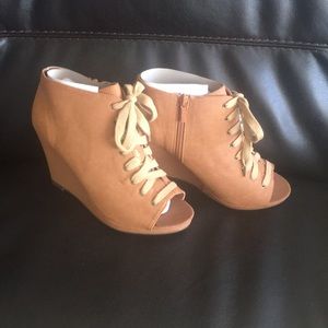 Lace-up Wedges